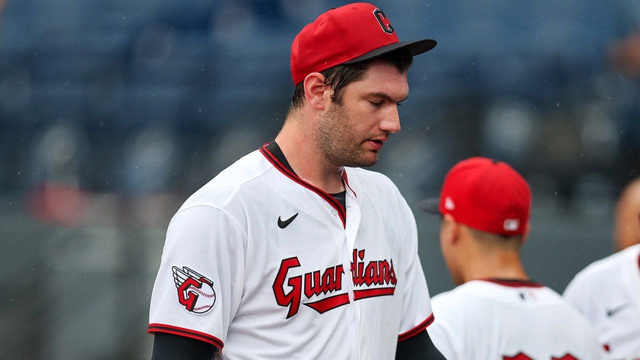 You are currently viewing Cleveland Guardians’ perfect game bid sparks bench-clearing scrum