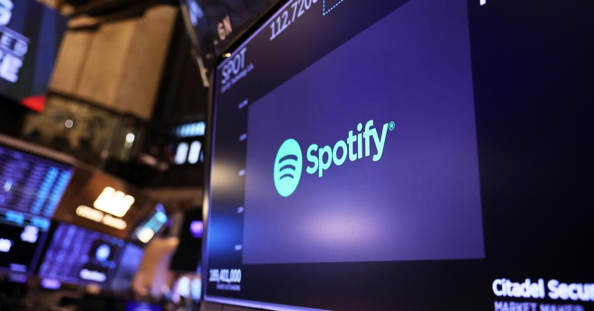 You are currently viewing Spotify to label ‘AI personas’ and rid AI music from recommendations