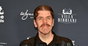 Read more about the article Perez Hilton remains hospitalized as his website resumes activity