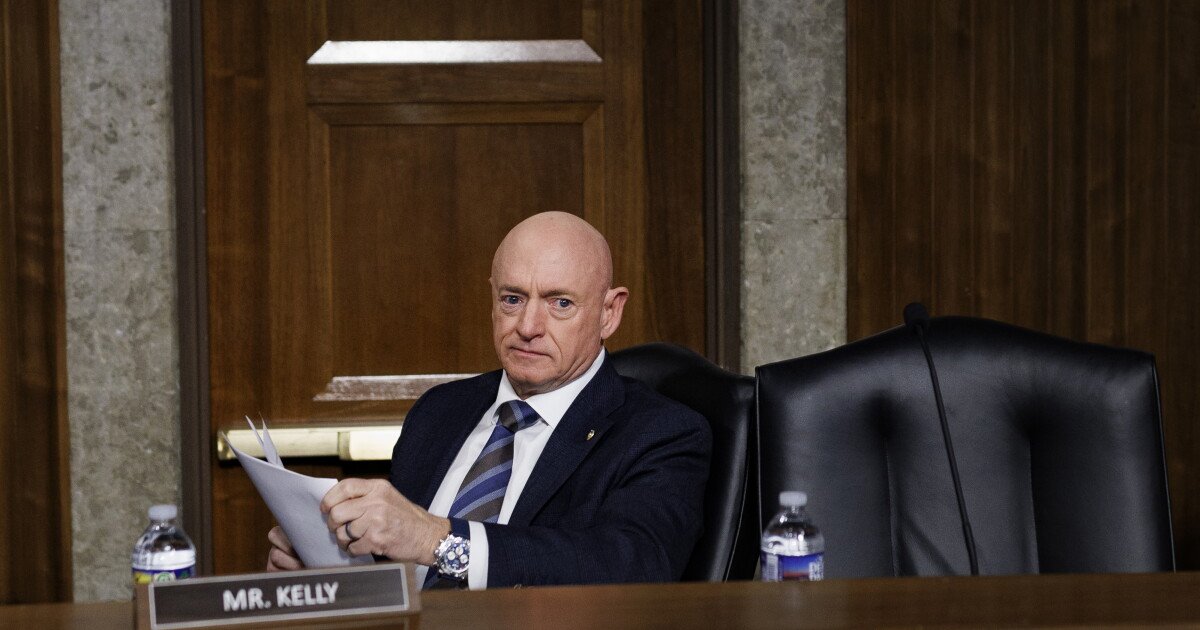 Read more about the article Sen. Mark Kelly says USS Lincoln sailors ‘can’t get basic needs met’