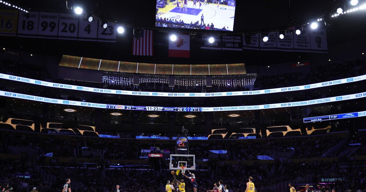 You are currently viewing Former Disney CEO Bob Iger and investor Josh Kushner buy the Los Angeles Lakers