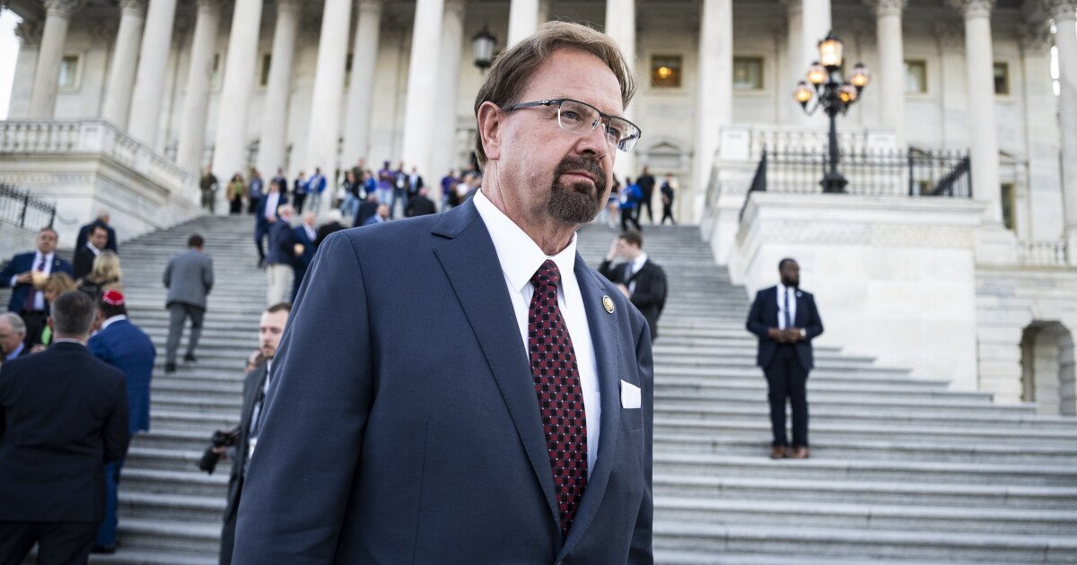 You are currently viewing House Ethics panel recommends censure for Chuck Edwards after harassment allegations