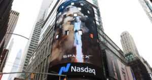 Read more about the article SpaceX’s revenue rises as its once-soaring stock price drifts back to Earth