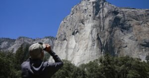 Read more about the article Yosemite speed climber dies in accident in Sequoia National Park