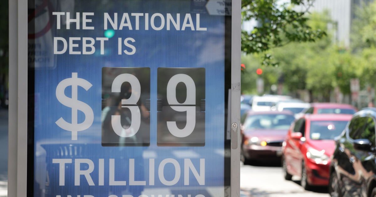 Read more about the article The U.S. debt tops a record-shattering $40 trillion. Yes, with a T.