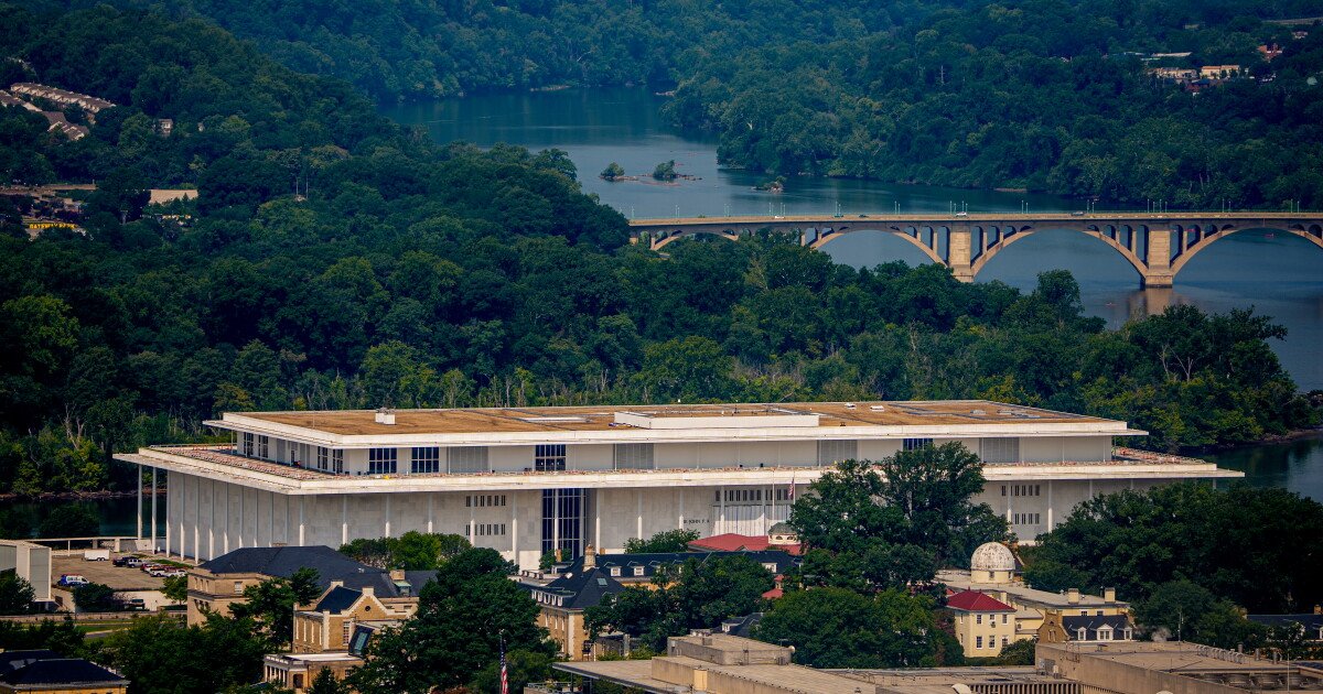 You are currently viewing Kennedy Center must pay $250,000 in legal fees to musician who canceled in protest