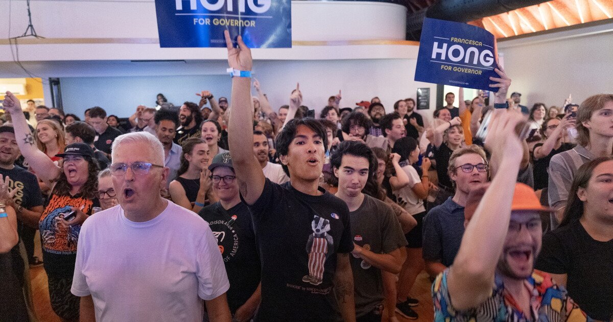 Read more about the article These swing voters in Nevada say they are not dismissing socialist candidates