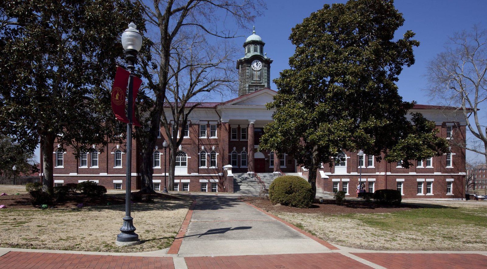 You are currently viewing Tuskegee University rolls out dress code banning du-rags and bonnets
