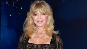 Read more about the article Goldie Hawn dances in her swimsuit in Kate Hudson’s vacation video
