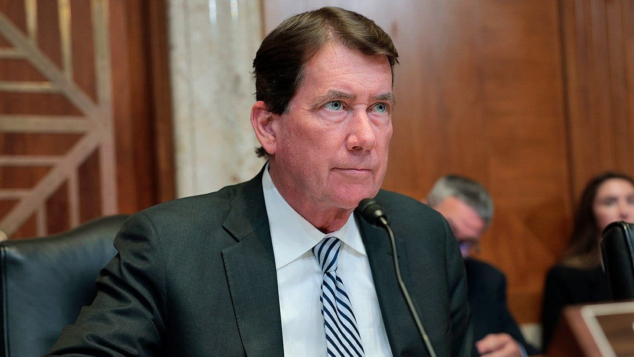 You are currently viewing Sen Bill Hagerty introduces bill to cut illegal immigrant HUD benefits