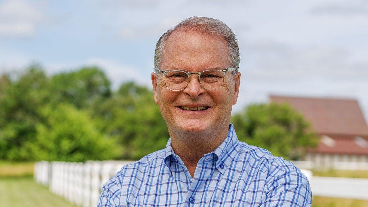 You are currently viewing Megachurch pastor Adam Hamilton wins Kansas 11-way Senate primary