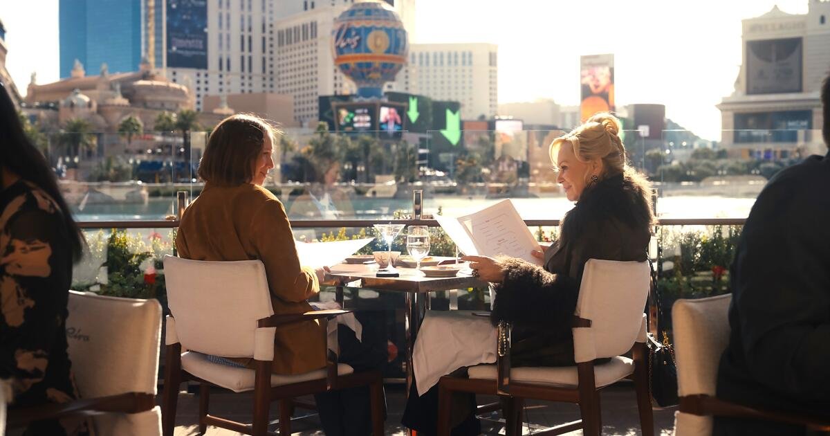 You are currently viewing Viva Las Vegas! How ‘Hacks,’ ‘Pluribus’ show new side of Sin City