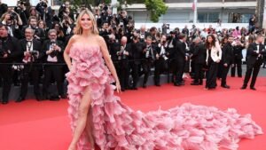 Read more about the article Heidi Klum goes topless on St. Barts anniversary trip with Tom Kaulitz