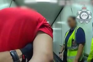 Read more about the article 21-year-old charged with assaulting cabin crew, punching passenger on flight to Melbourne, Australia