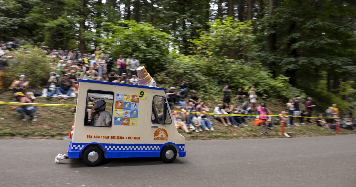 Read more about the article In Portland, this soap box derby combines downhill speed with extreme pageantry