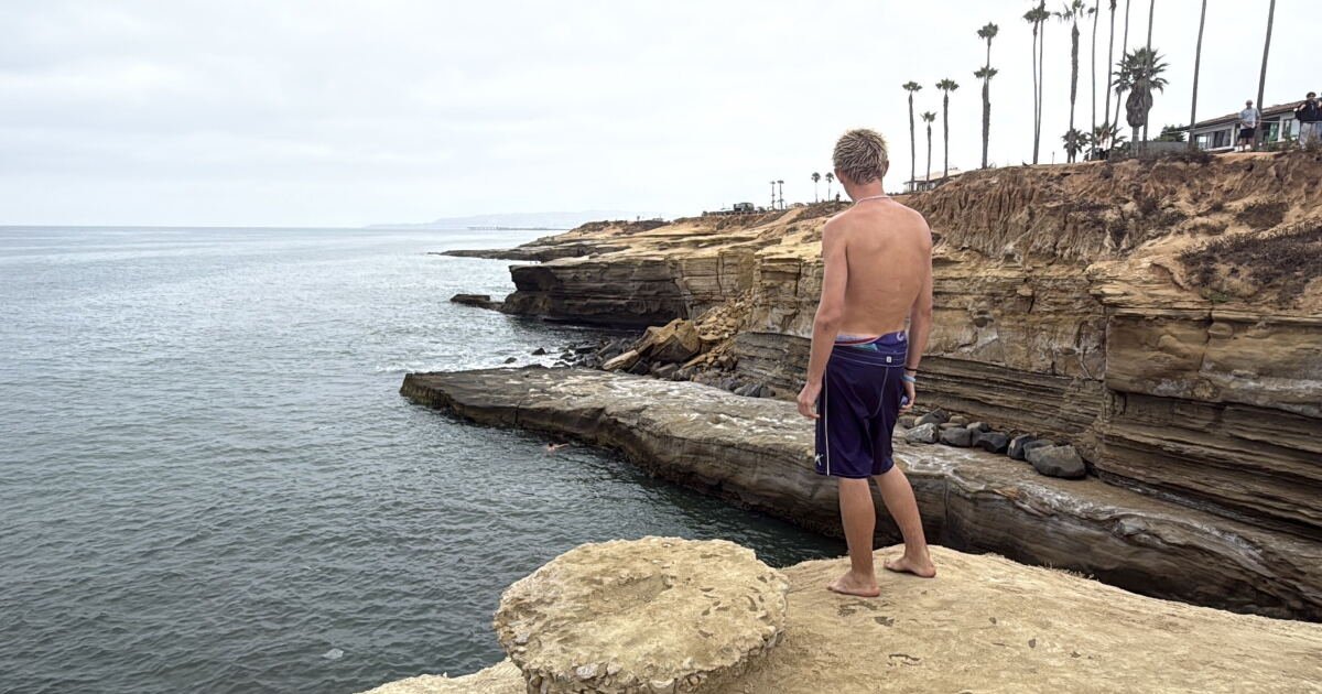 You are currently viewing San Diego police increase enforcement at Sunset Cliffs following cliff jumper injuries