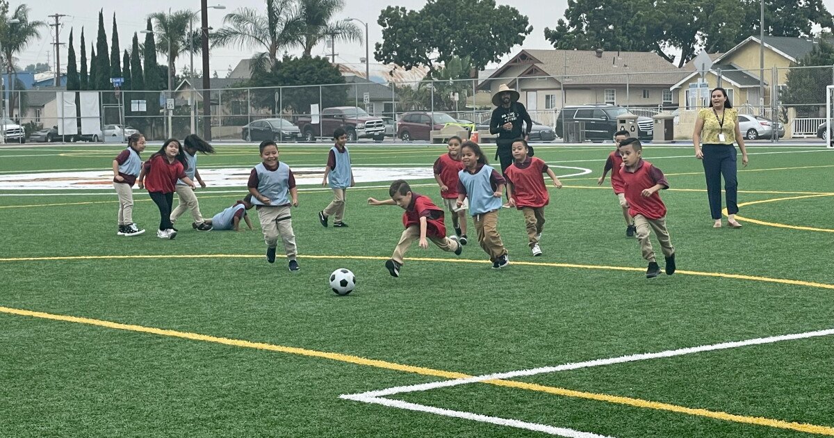 You are currently viewing City, SDUSD begin pilot program to reduce dog waste on joint-use fields