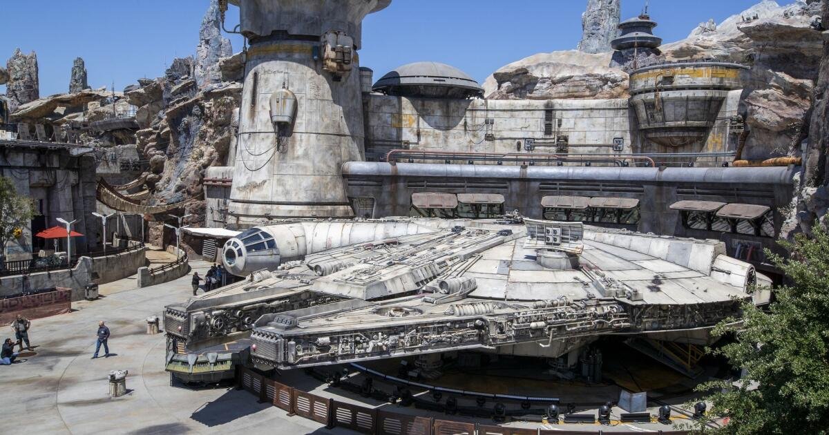 You are currently viewing Disneyland is at a crossroads. New documentary ‘Worldbuilders’ hints at what’s next