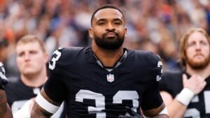 Read more about the article Jamal Adams carted off with knee injury, Vikings coach says it’s ‘not good’
