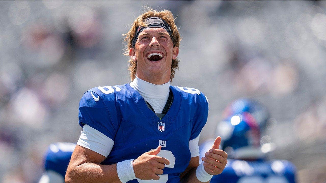 You are currently viewing Jaxson Dart gets last laugh against blitzing Vikings coach Brian Flores and the ominous blue medical tent