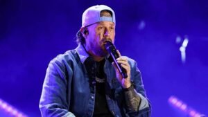 Read more about the article Jelly Roll says he’s stepping away from touring for ‘a year or two’ to ‘heal’