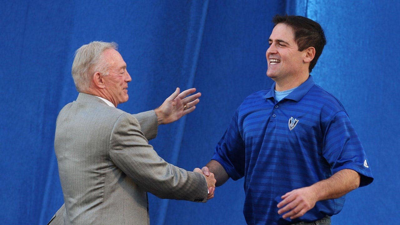 You are currently viewing Jerry Jones ‘open’ to having Mark Cuban as Cowboys’ co-owner