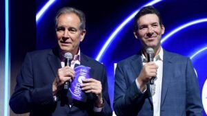 Read more about the article Jim Nantz speaks out on Tony Romo OWI arrest and J.J. Watt at CBS