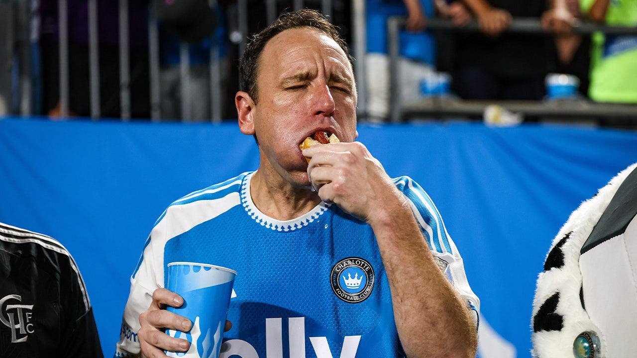 You are currently viewing Joey Chestnut suffers shocking defeat at minor league baseball game but it comes with one giant asterisk