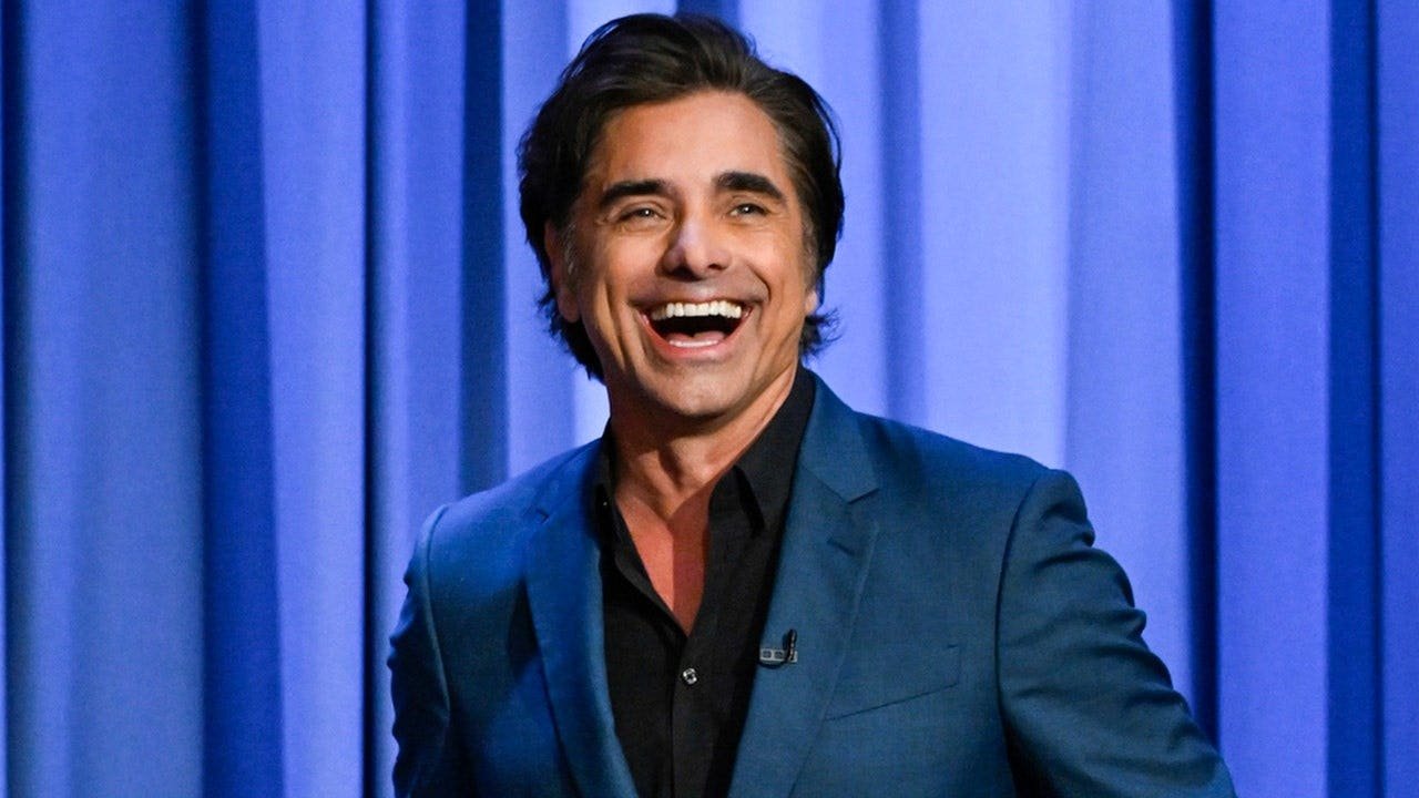 Read more about the article John Stamos posts nude birthday selfie as fans call it a thirst trap