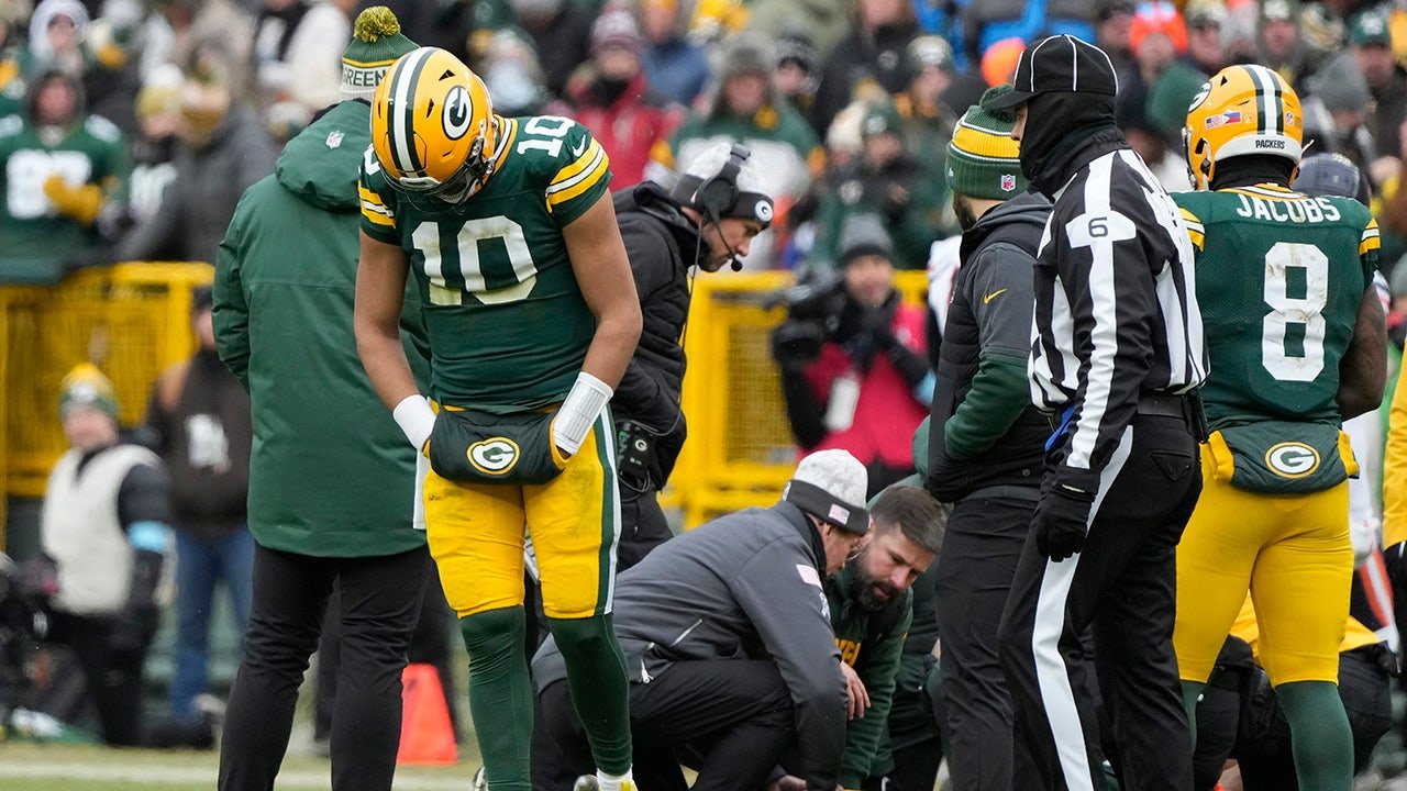 You are currently viewing Packers projected to miss NFL playoffs as Jordan Love’s inconsistency raises concerns