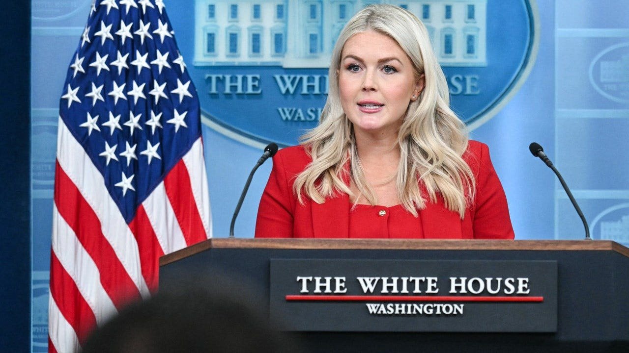 You are currently viewing Karoline Leavitt credited with opening briefing room to new media