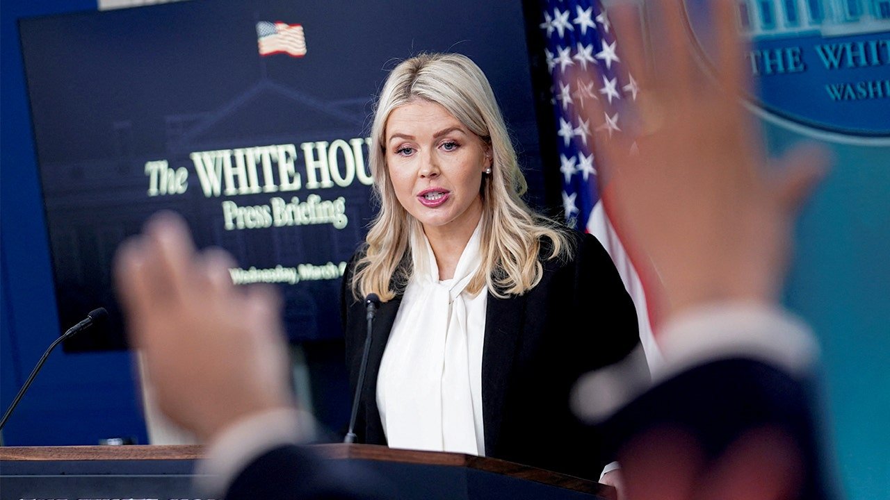 You are currently viewing Karoline Leavitt departing press secretary role
