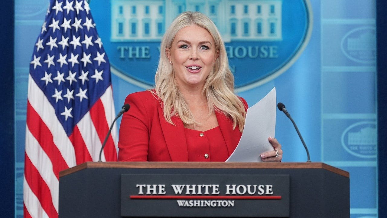 You are currently viewing Karoline Leavitt praised by White House reporters after announcing exit