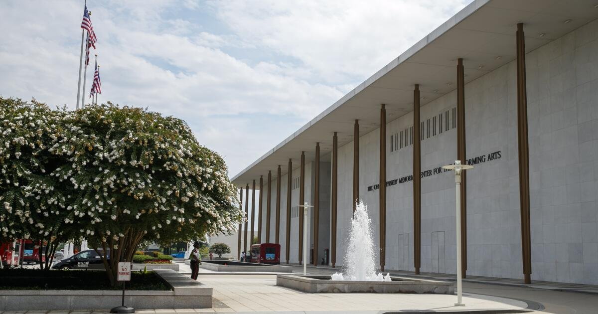 You are currently viewing Kennedy Center board votes to close venue for two years, inscribe Trump’s name on building