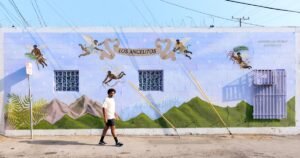 Read more about the article Anthony Lee Pittman paints “Los Angelitos” mural in Compton