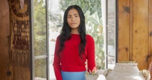 Read more about the article Artist Kyna Payawal designs a window display for Toast’s L.A. store