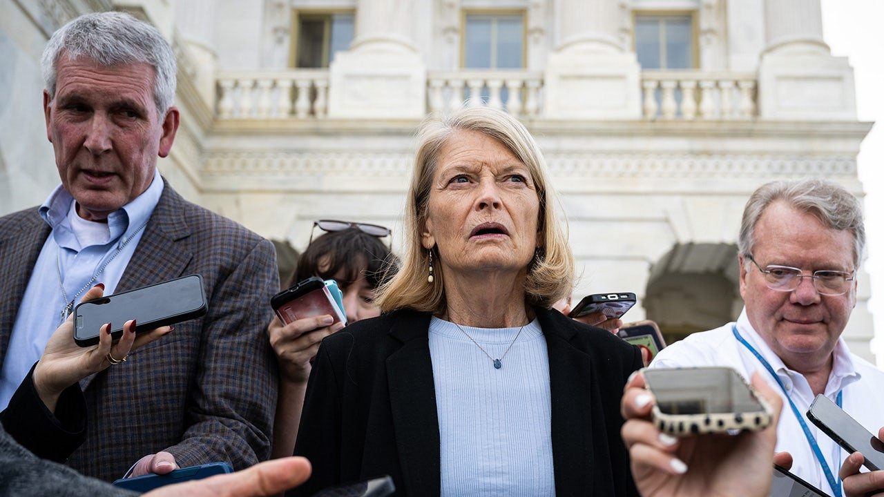 You are currently viewing Lisa Murkowski opposes Todd Blanche’s attorney general confirmation