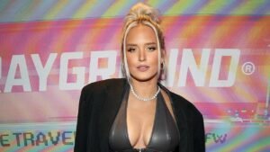 Read more about the article Country singer Macy Kate rebuilds her career with anthem performance & NFL boyfriend, plus dorm costs & Marv!