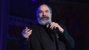 Read more about the article Mandy Patinkin opts for human composting over burial or cremation