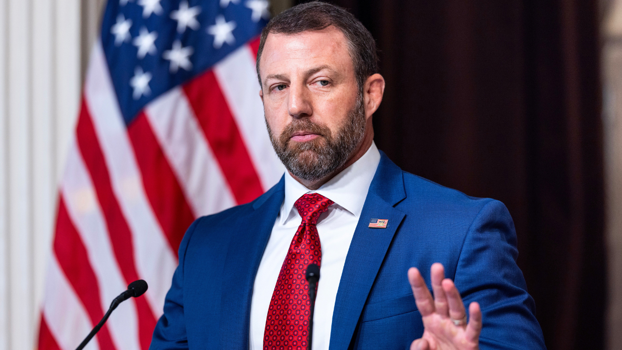 You are currently viewing Markwayne Mullin faces conservative backlash over immigration speech