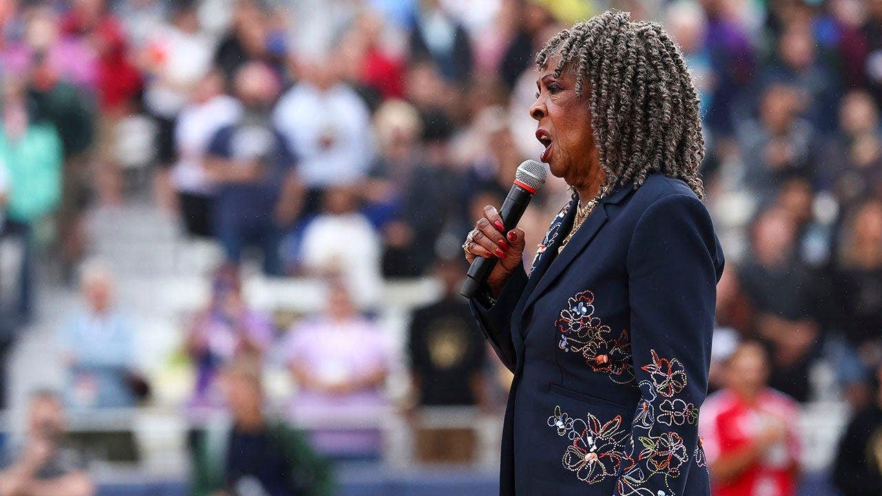You are currently viewing Women’s Pro Baseball League gets started with brutal national anthem rendition
