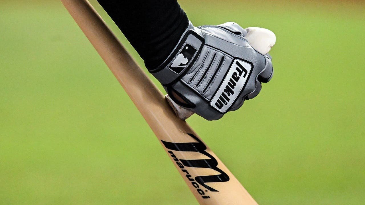 You are currently viewing Mmm, lumber: Budweiser drops bat-flavored beer for MLB Field of Dreams game in Iowa