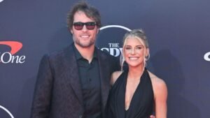 Read more about the article Matthew Stafford’s wife celebrates her birthday, as one does, by flipping off the camera & shaking her butt