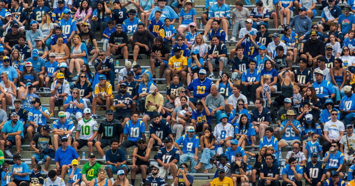 You are currently viewing Football fans revel in nostalgia as Chargers return to San Diego for training camp
