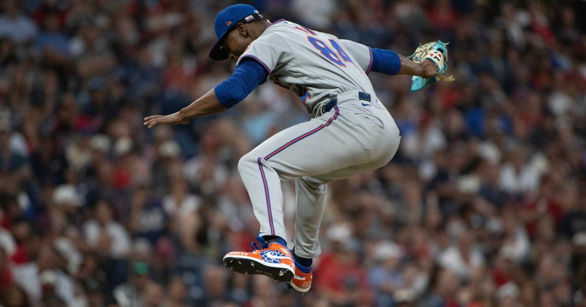 You are currently viewing Mets reliever Jefry Yan goes airborne (and viral) during MLB debut