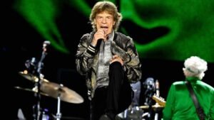 Read more about the article Mick Jagger wows fans with dance moves at 83 while partying at club