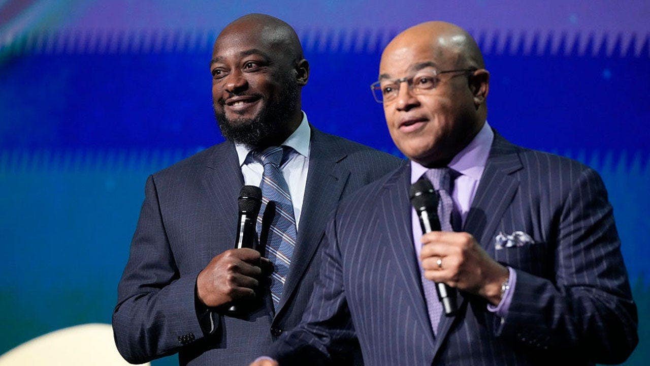 You are currently viewing Debut of former Steelers coach Mike Tomlin on NBC SNF had highlight moments but was too careful and rehearsed