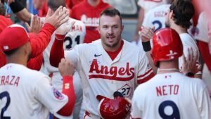 Read more about the article Mike Trout golf outing goes from team-bonding event to awkward MLB trade deadline mess for Angels
