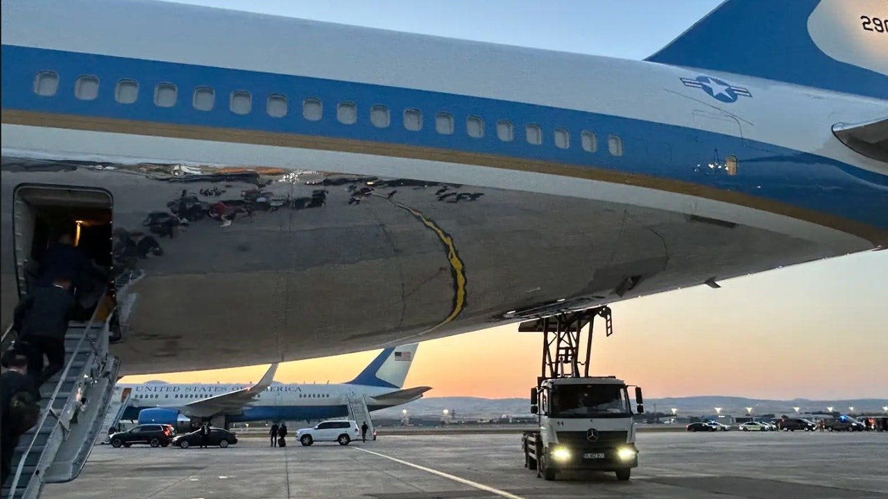 You are currently viewing Air Force One safety concerns rise after reports Trump secretly switched planes