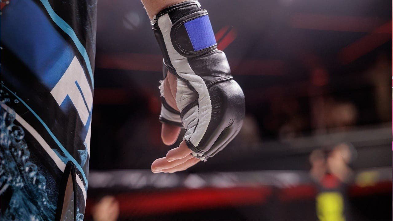 You are currently viewing MMA fighter enters with dazzling dance routine, almost immediately gets obliterated once his match begins